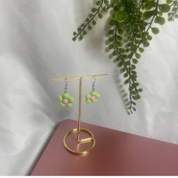 ⭐️❤️ FREE Daisy Monochrome Multicolor Chic Trendy Modern Girly Flower Earrings - Picture 3 of 5